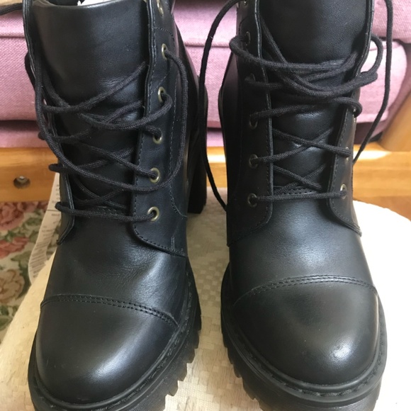 Dr.Martens Averil ankle boot - Picture 2 of 16